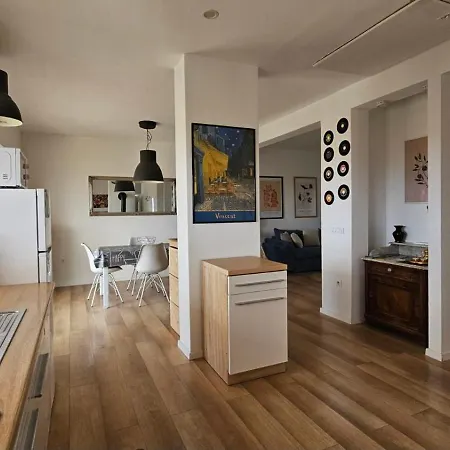 Sunset View Apartment *